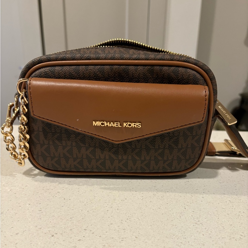 Michael Kors crossbody with detachable chain/card holders